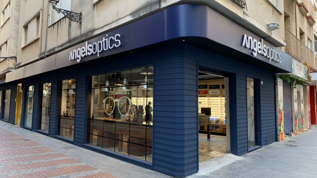 El grupo Angels Vision abre en Gandia la mayor exposición de óptica en La Safor