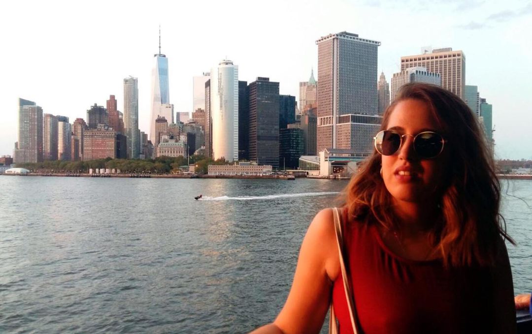 La joven graduada por la UGR, Clara Derrac, una de las seleccionadas para ampliar estudios en el extranjero La joven graduada por la UGR, Clara Derrac, una de las seleccionadas para ampliar estudios en el extranjero