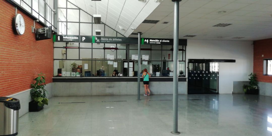 Imagen de la estación AVE Renfe de Puertollano, en el comienzo de los paros Imagen de la estación AVE Renfe de Puertollano, en el comienzo de los paros