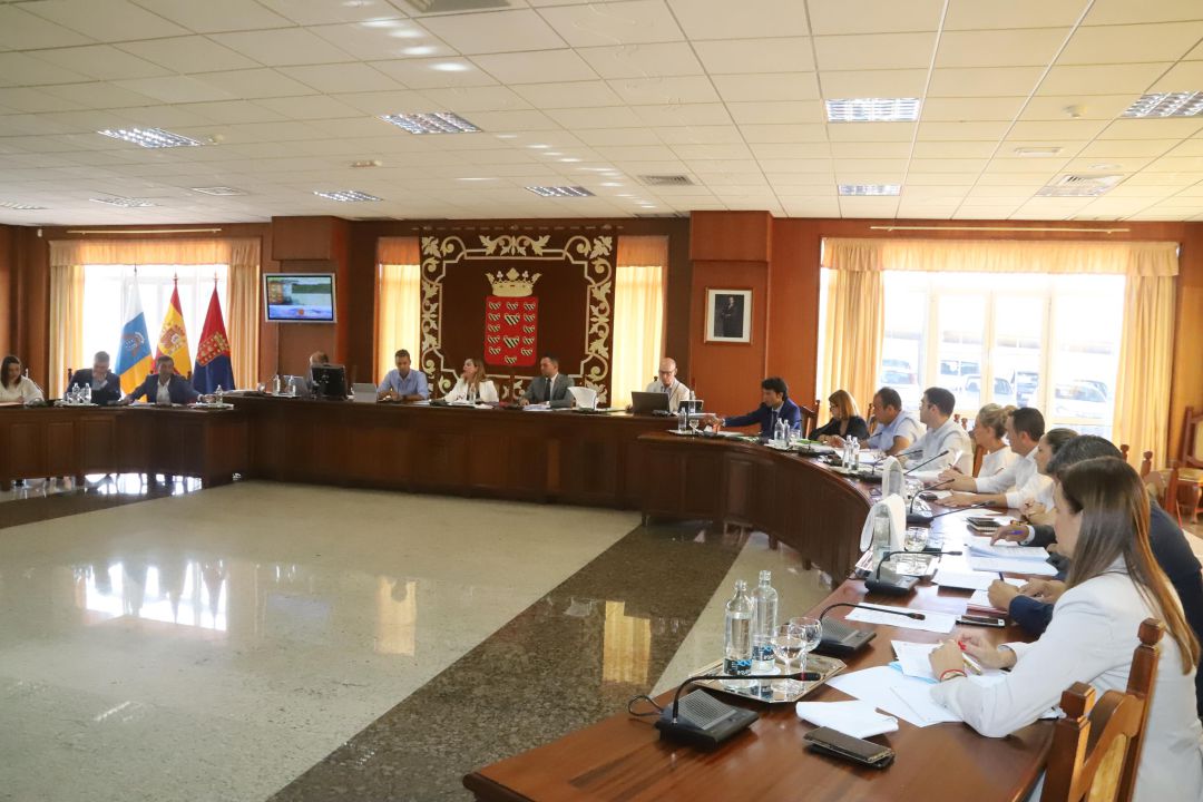 Un momento del pleno del Cabildo de Lanzarote de este miércoles 31 de julio. Un momento del pleno del Cabildo de Lanzarote de este miércoles 31 de julio.