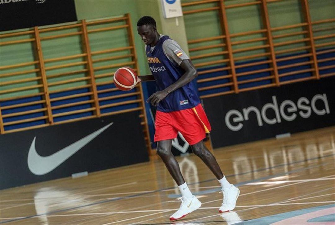 Ilimane Diop, durante un entrenamiento con la selección española. Ilimane Diop, durante un entrenamiento con la selección española.