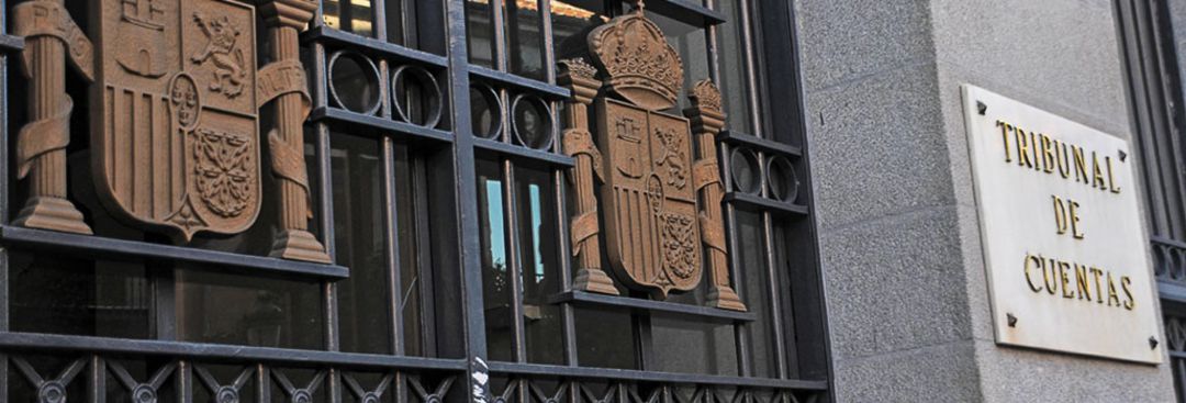 Puerta de la sede del Tribunal de Cuentas en Madrid. Puerta de la sede del Tribunal de Cuentas en Madrid.