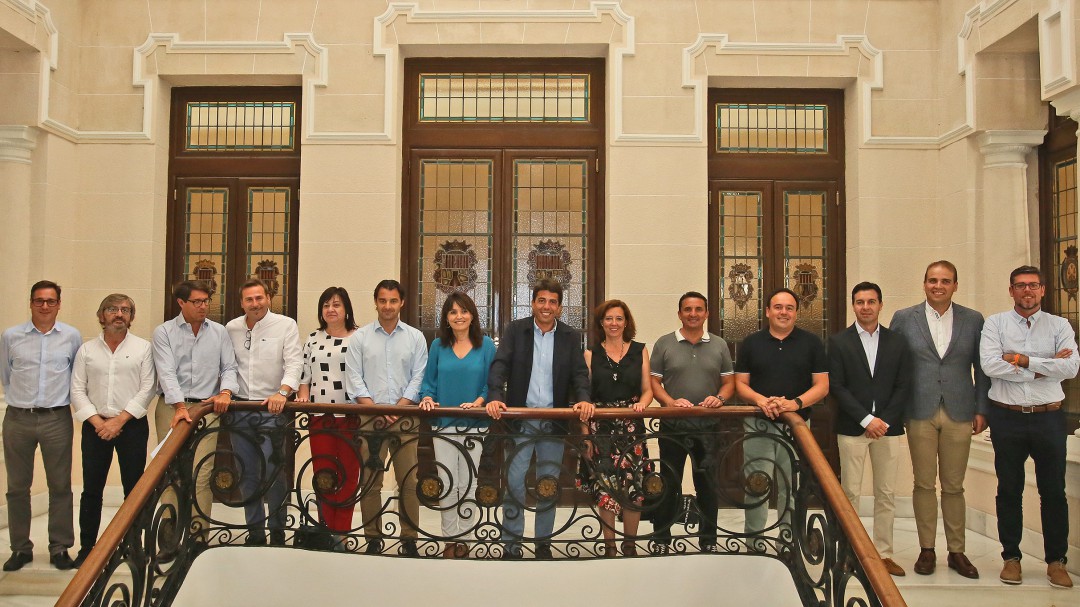El desigual reparto de asesores augura un inicio de legislatura con mal pie