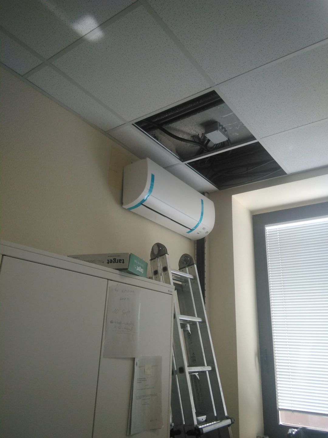 Los equipos se están instalando Los equipos se están instalando
