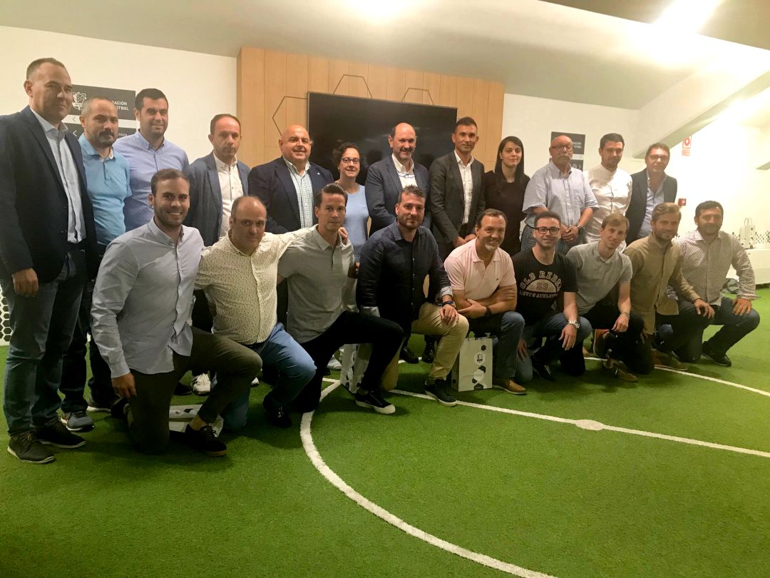 O presidente da RFGF da a benvida ao novo equipo directivo do comité galego de adestradores O presidente da RFGF da a benvida ao novo equipo directivo do comité galego de adestradores