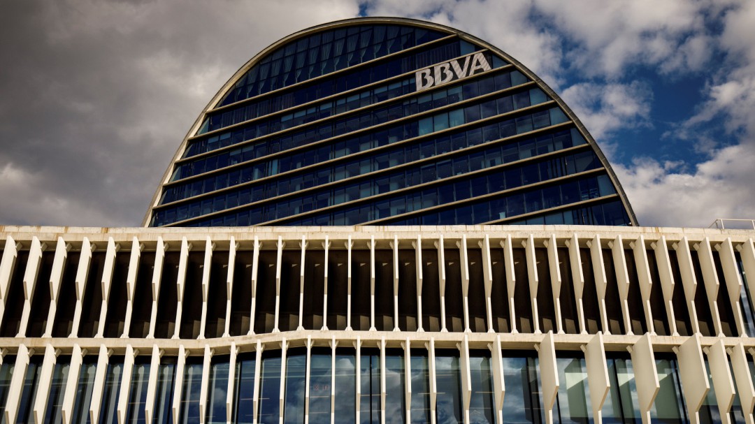Ausbanc denuncia que el BBVA utilizó a una caja quebrada para desacreditarle
