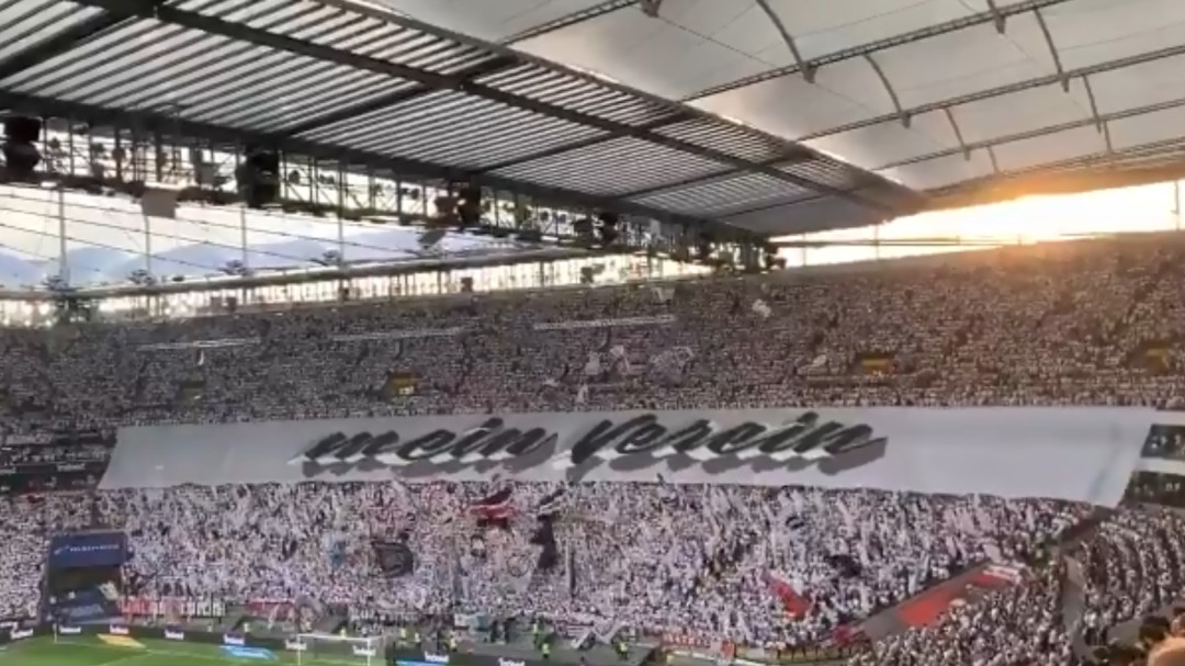 Los aficionados del Eintracht lo han vuelto a hacer: el impresionante recibimiento a su equipo