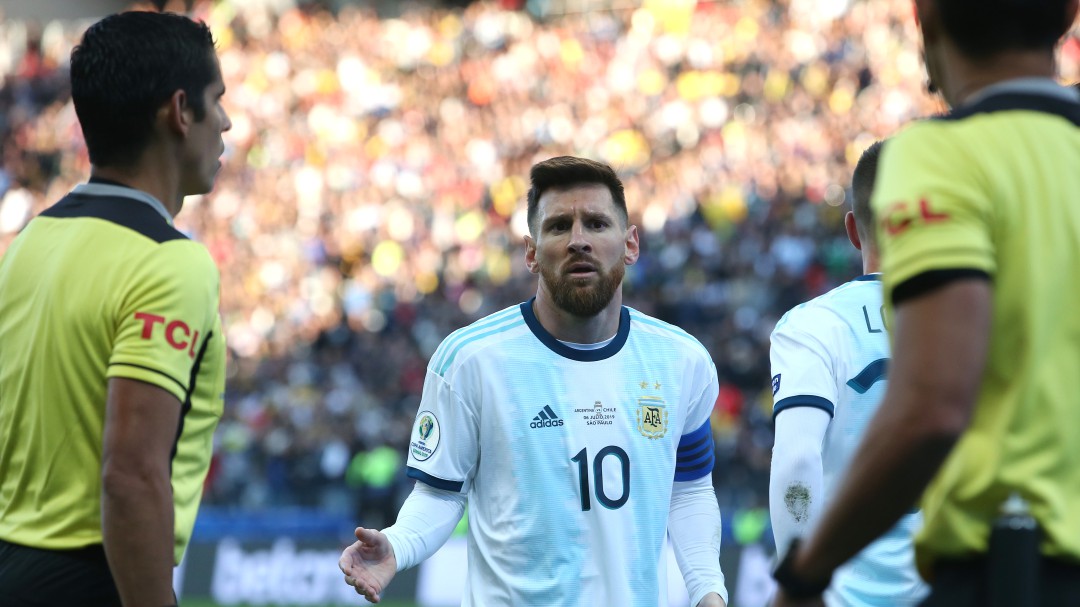 Tres partidos y 50.000 dólares de sanción a Messi por sus declaraciones
