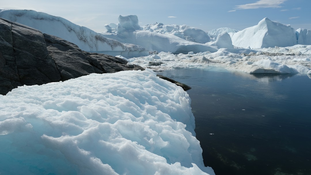 Ola de calor en el Ártico: Groenlandia pierde 11.000 millones de toneladas de hielo en solo un día