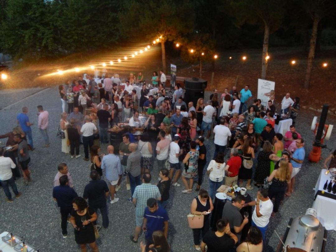Más de 150 personas catan "La Noche del Vino" de Camponaraya Más de 150 personas catan "La Noche del Vino" de Camponaraya