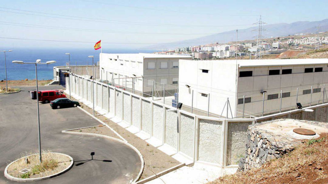 El CIE está ubicado en la zona de Hoya Fría en Santa Cruz de Tenerife. El CIE está ubicado en la zona de Hoya Fría en Santa Cruz de Tenerife.