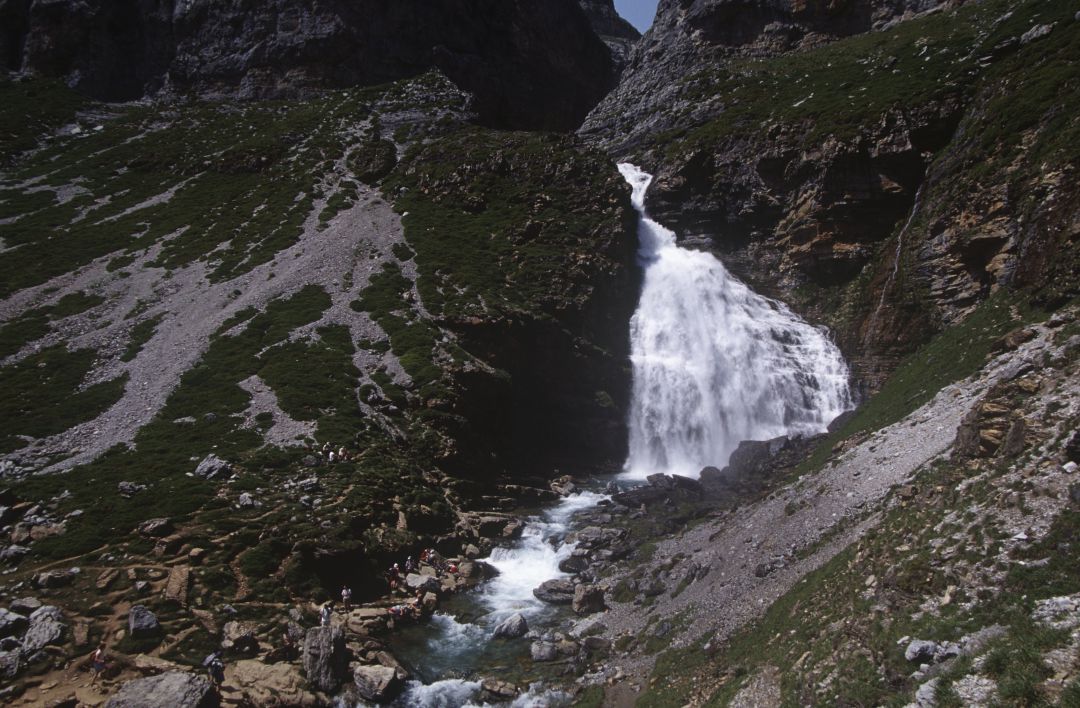 Cola de Caballo, en el Parque Nacional de Ordesa y Monte Perdido, en Pirineos. Cola de Caballo, en el Parque Nacional de Ordesa y Monte Perdido, en Pirineos.