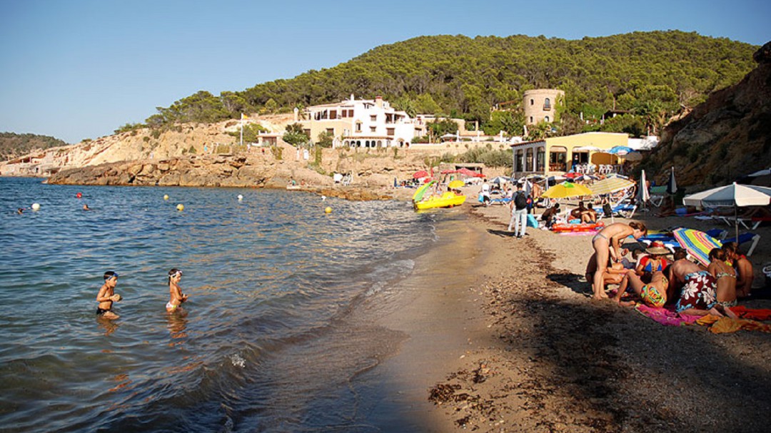 Fallece un joven mientras buceaba en Cala Xarraca