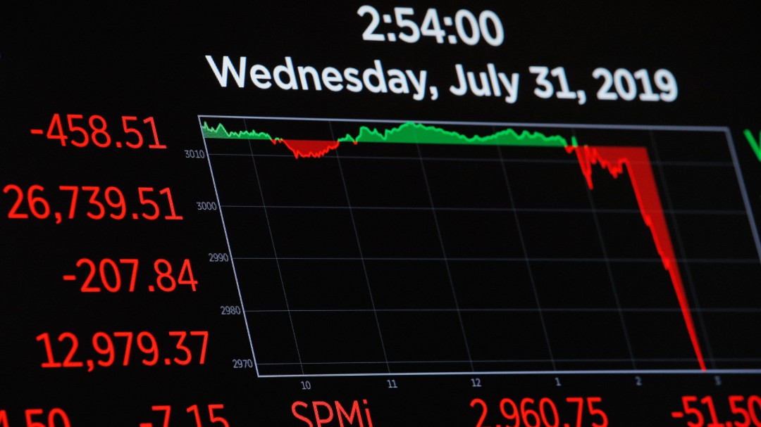 Fuerte caída del Dow Jones en plena guerra comercial con China