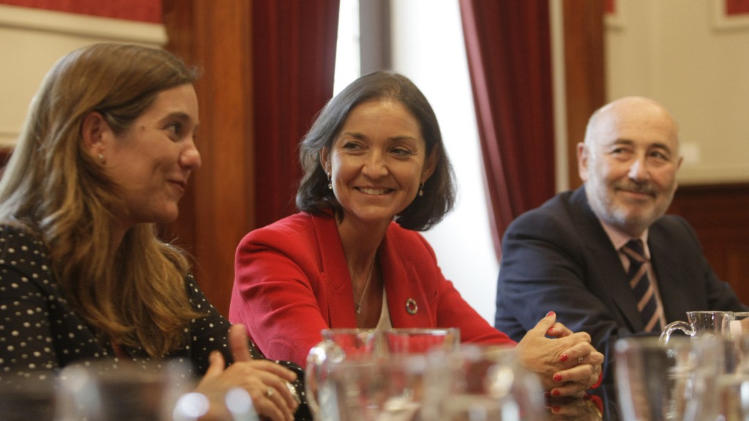 Reyes Maroto pide "lealtad" a Feijoo tras la venta de Alcoa