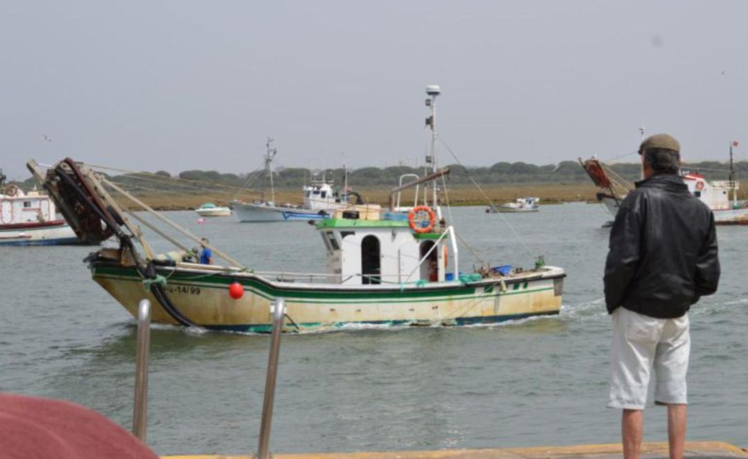 Herido grave un marinero al pillarse la mano en una máquina cribadora en un barco de chirla Herido grave un marinero al pillarse la mano en una máquina cribadora en un barco de chirla