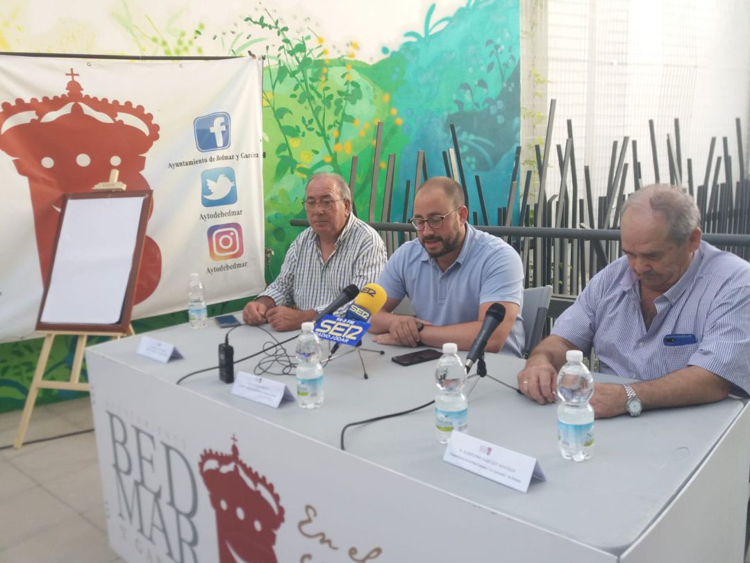 Momento de la presentación en Bedmar, el concejal de Cultura, Pablo Ruiz, en el centro Momento de la presentación en Bedmar, el concejal de Cultura, Pablo Ruiz, en el centro