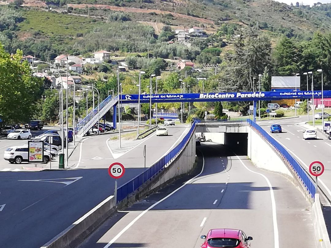 Las fuerzas de seguridad cortaron el tráfico en el túnel de la N-120, que conecta O Pino con el puente Novísimo. Las fuerzas de seguridad cortaron el tráfico en el túnel de la N-120, que conecta O Pino con el puente Novísimo.