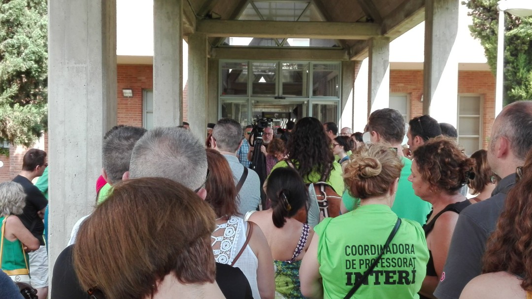 Intersindical pide a la Conselleria soluciones para los interinos