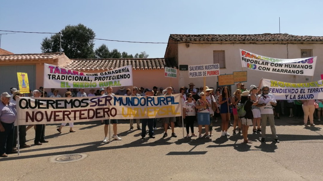 Movilización contra las macrogranjas porcinas en Santa Eulalia de Tábara