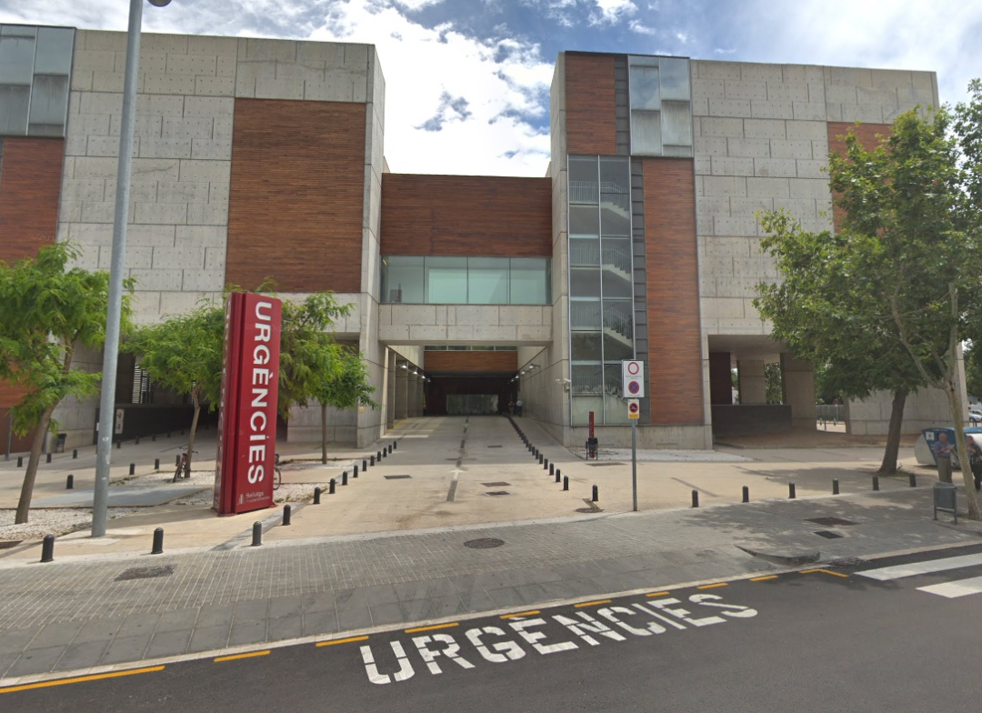 Acceso al servicio de urgencias del hospital de Bellvitge, en el que ingresó la mujer Acceso al servicio de urgencias del hospital de Bellvitge, en el que ingresó la mujer