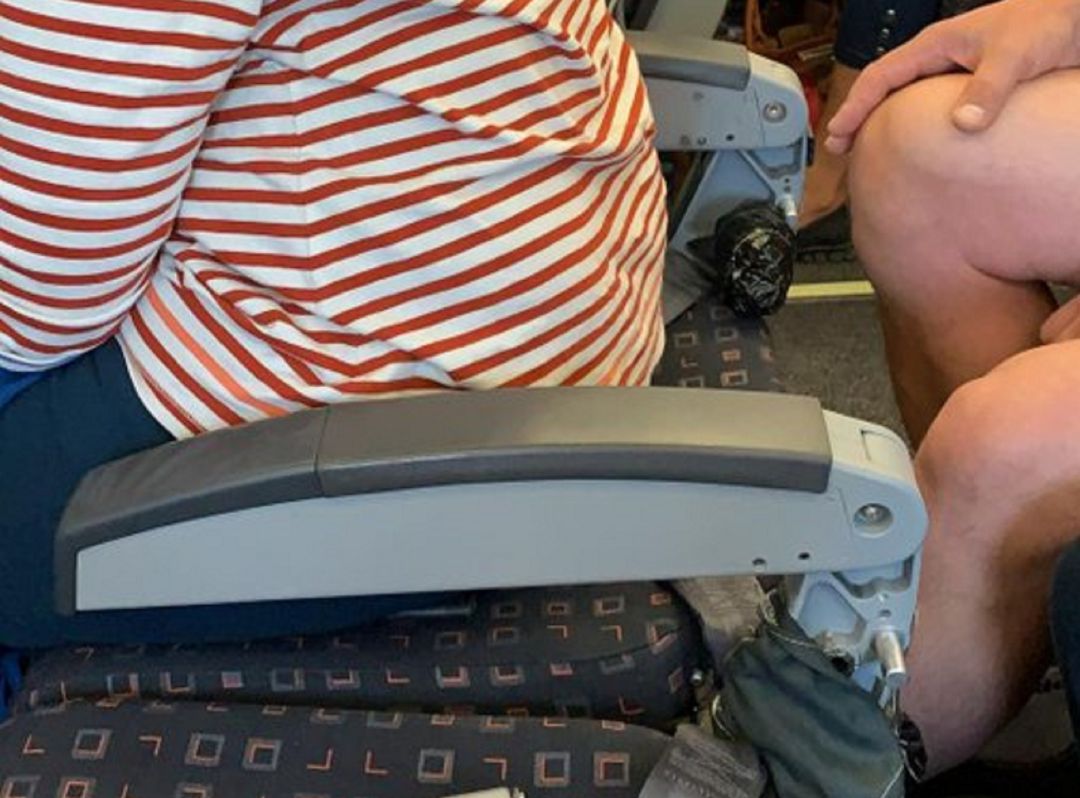 Asiento sin respaldo de un avión de Easy Jet Asiento sin respaldo de un avión de Easy Jet