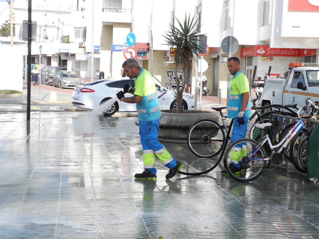 Trabajadores del servicio de limpieza de Sant Antoni Trabajadores del servicio de limpieza de Sant Antoni