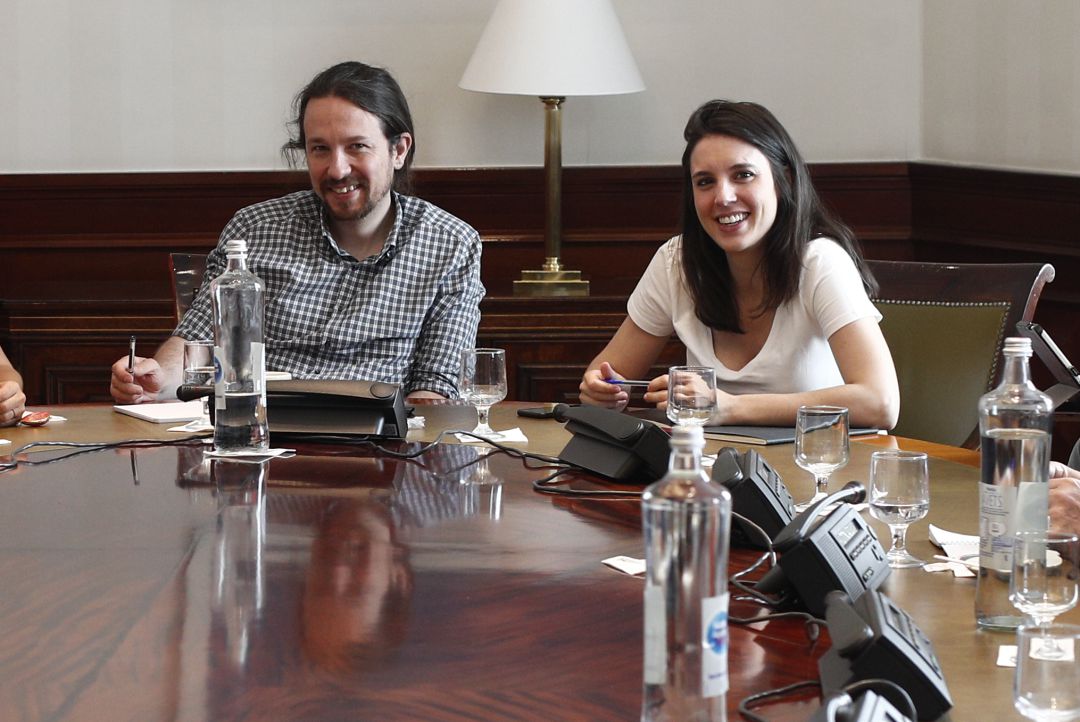 Foto de archivo de junio de 2019 de Pablo Iglesias e Irene Montero Foto de archivo de junio de 2019 de Pablo Iglesias e Irene Montero