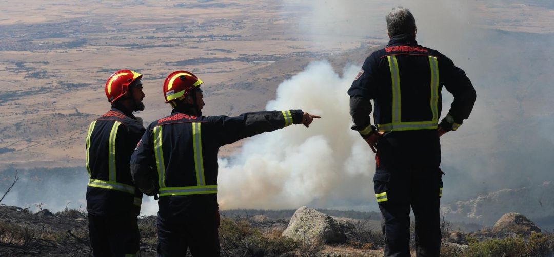 Hasta 20 dotaciones de bomberos trabajan en los focos Hasta 20 dotaciones de bomberos trabajan en los focos