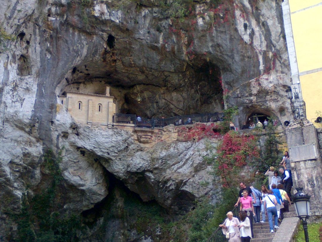 Santuario de Covadonga. Santuario de Covadonga.