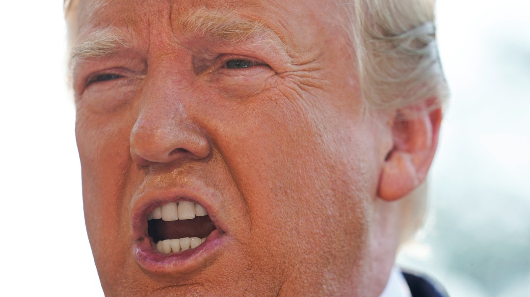 Trump propone fortalecer el control de antecedentes a quienes compran armas
