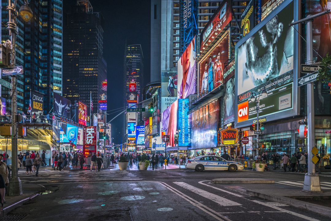 Nueve heridos por una estampida en Times Square al confundir ruidos de unas motos con tiroteo Nueve heridos por una estampida en Times Square al confundir ruidos de unas motos con tiroteo
