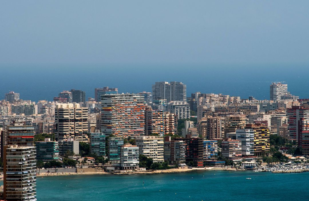 La compraventa de viviendas desciende un 6 % en la provincia de Alicante La compraventa de viviendas desciende un 6 % en la provincia de Alicante