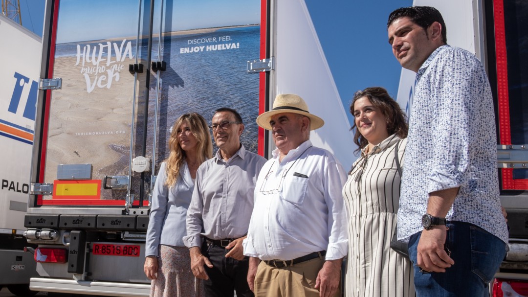 80 camiones de 10 empresas recorrerán Europa con imágenes de Huelva