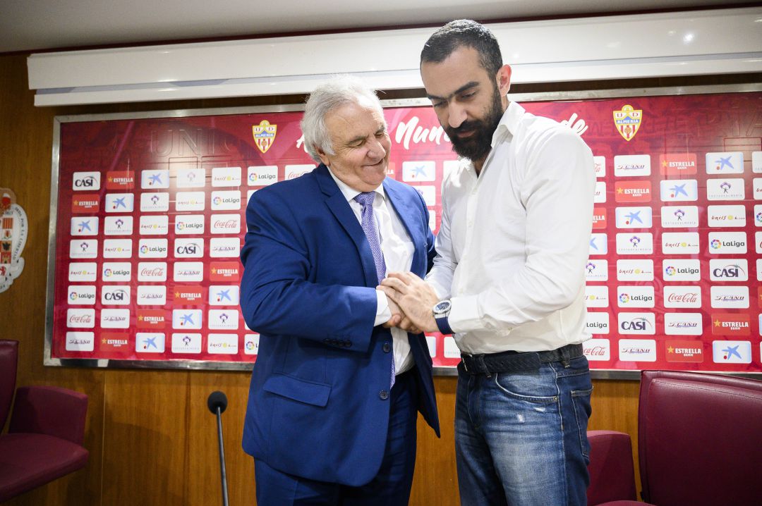 Alfonso García y Mohamed El Assy en rueda de prensa. Alfonso García y Mohamed El Assy en rueda de prensa.