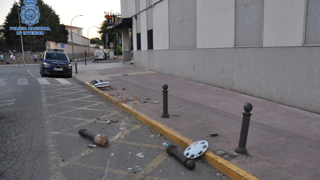 Detenido en Ciudad Real por estrellar su coche frente a la comisaría y tratar de darse a la fuga