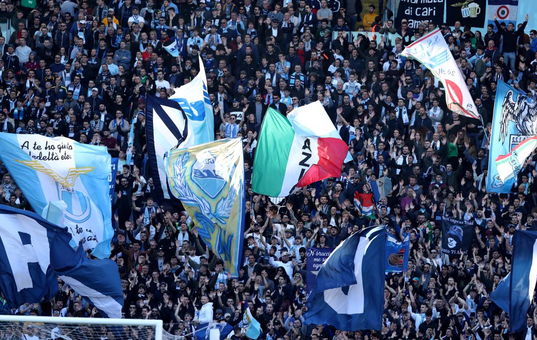 Los ultras del Lazio, en un partido de su equipo. Los ultras del Lazio, en un partido de su equipo.