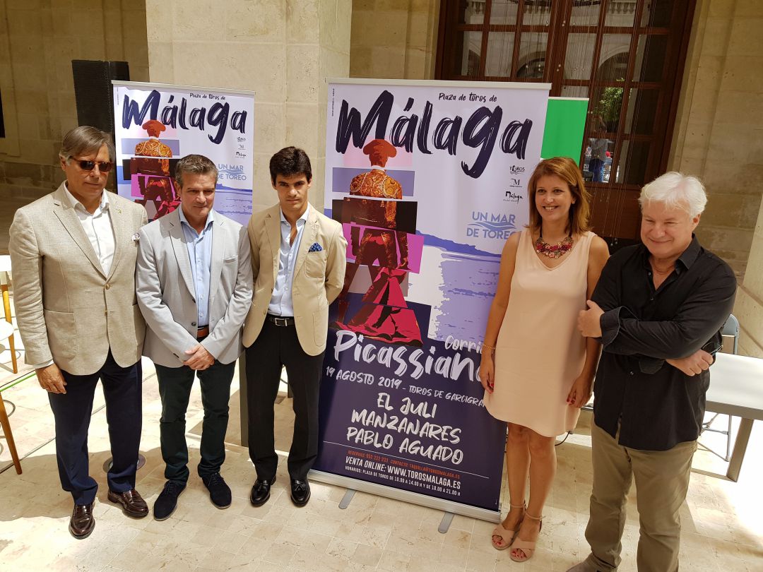 José Carlos Escribano, Pablo Aguado (en el centro de la imagen) y Loren Pallatier, junto a Víctor González y Carmen Casero José Carlos Escribano, Pablo Aguado (en el centro de la imagen) y Loren Pallatier, junto a Víctor González y Carmen Casero