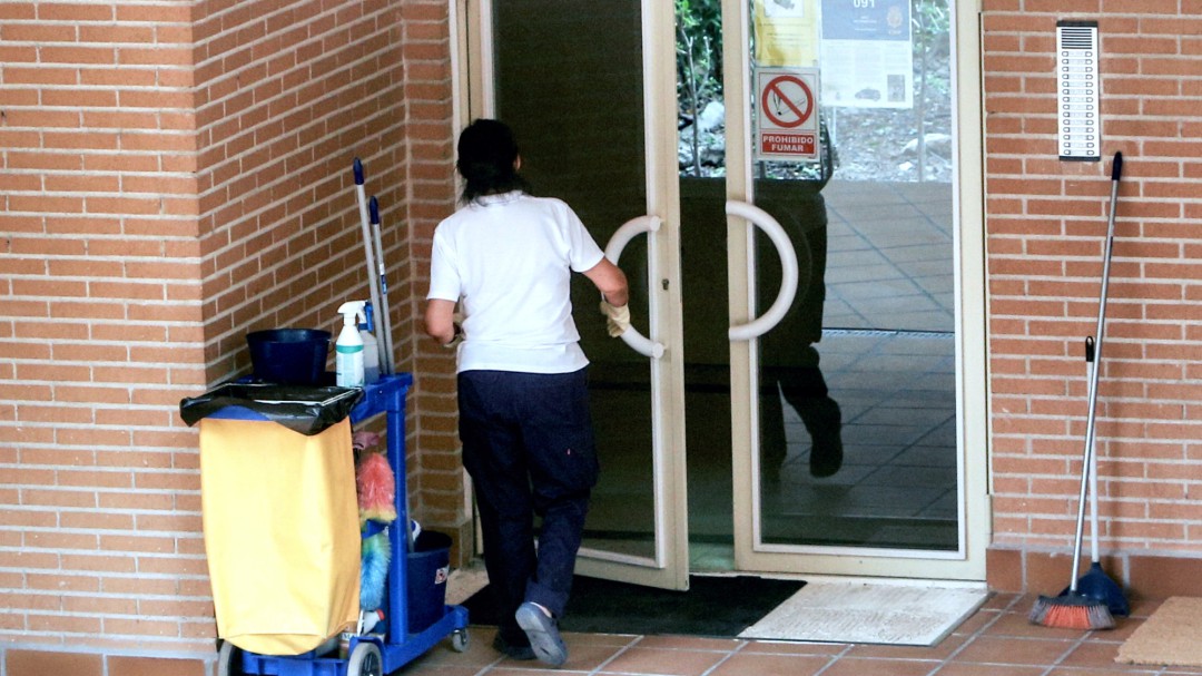La precariedad lleva nombre de mujer: jornadas que nunca terminan por sueldos que no curan la pobreza