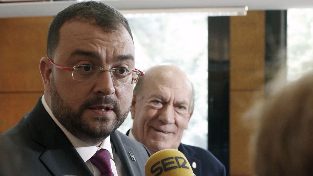 Barbón lamenta que la falta de gobierno condicione la negociación de mejoras para los Fondos Mineros