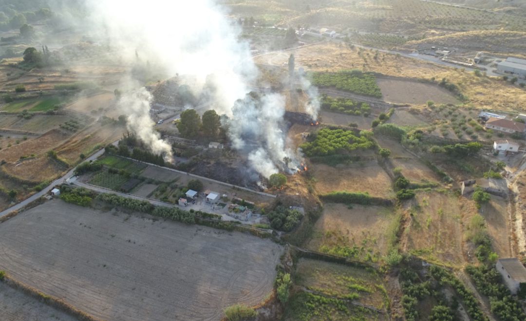 Imagen del incendio agrícola declarado a última hora de la tarde de ayer en la pedanía de Valentín, en el término municipal de Cehegín Imagen del incendio agrícola declarado a última hora de la tarde de ayer en la pedanía de Valentín, en el término municipal de Cehegín