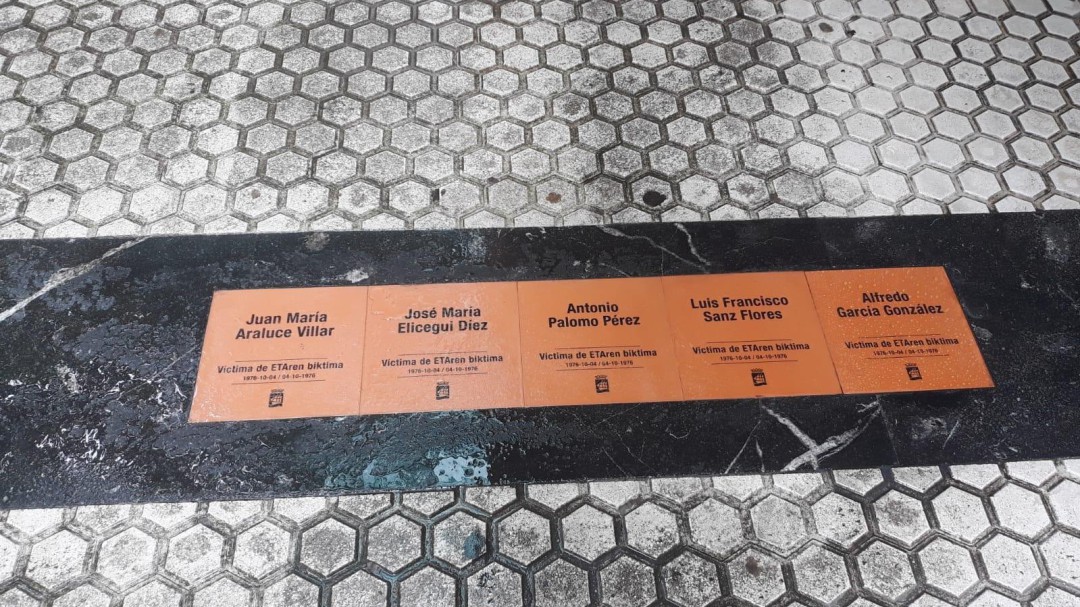 El Ayuntamiento limpia las placas que habían sido saboteadas