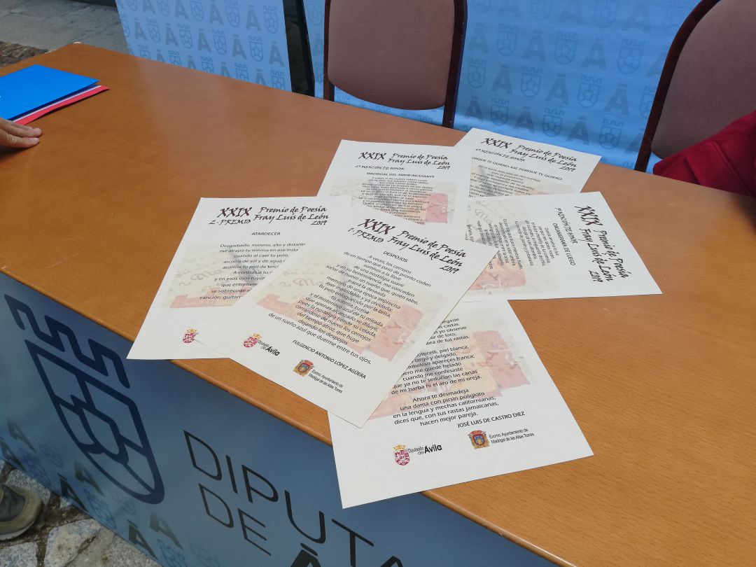 Poemas ganadores y las cuatro menciones de honor Poemas ganadores y las cuatro menciones de honor