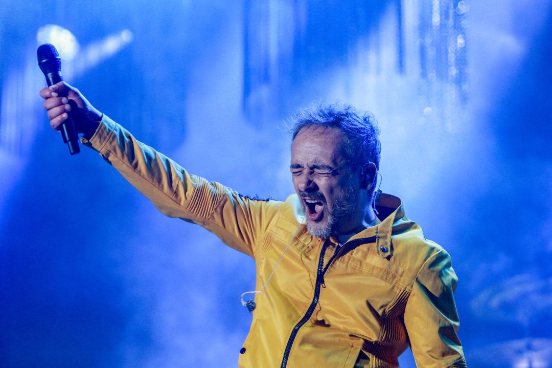 El cantante de Love Os Lesbian, sobre el escenario durante la tercera jornada del festival Sonorama Ribera 2019
El cantante de Love Os Lesbian, sobre el escenario durante la tercera jornada del festival Sonorama Ribera 2019