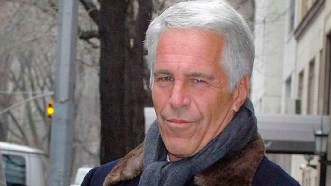 El multimillonario Jeffrey Epstein se suicida en la cárcel