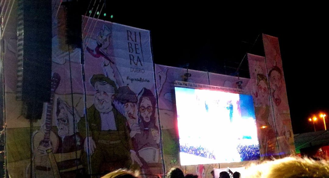 Los murales de Nano Lázaro en el escenario principal de Sonorama Ribera 2019 reivindican la lucha contra la despoblación Los murales de Nano Lázaro en el escenario principal de Sonorama Ribera 2019 reivindican la lucha contra la despoblación