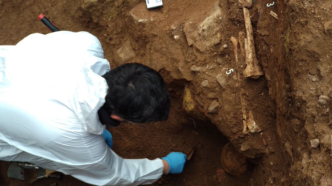 Jesús Román, uno de los arqueólogos de la intervención en la fosa del cuadro de San Ramón en el Cementerio de la Salud en Córdoba Jesús Román, uno de los arqueólogos de la intervención en la fosa del cuadro de San Ramón en el Cementerio de la Salud en Córdoba
