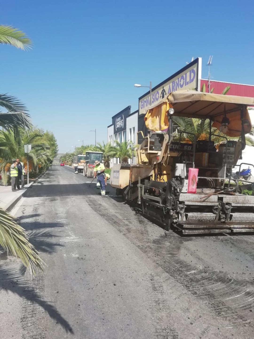 Construcción de un paso de peatones sobreelevado en Lopera. Construcción de un paso de peatones sobreelevado en Lopera.