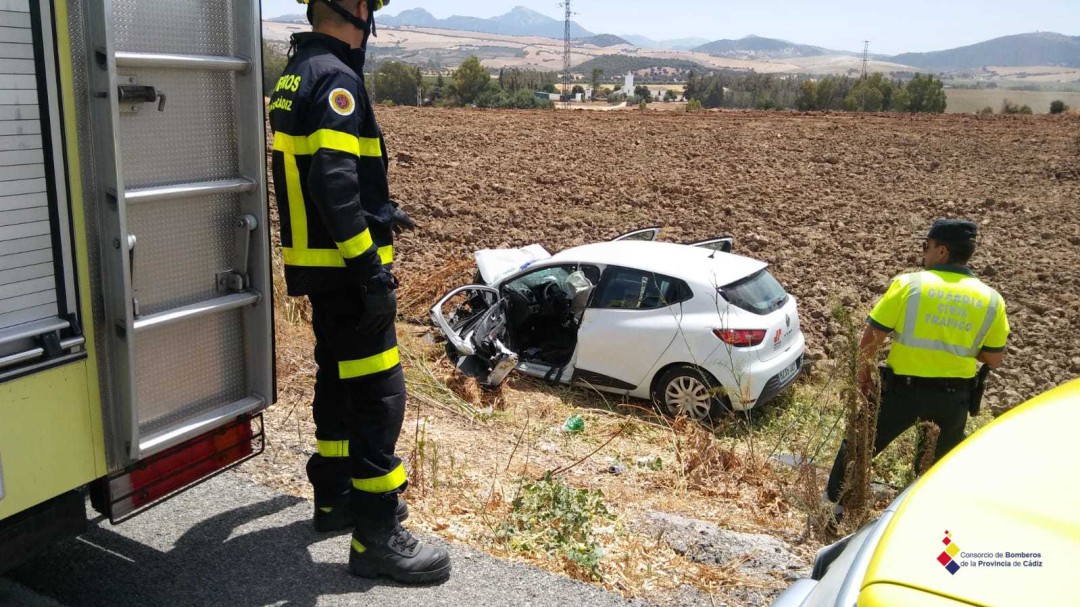 Evacúan al hospital a cuatro heridos tras un accidente entre dos turismos en Villamartín