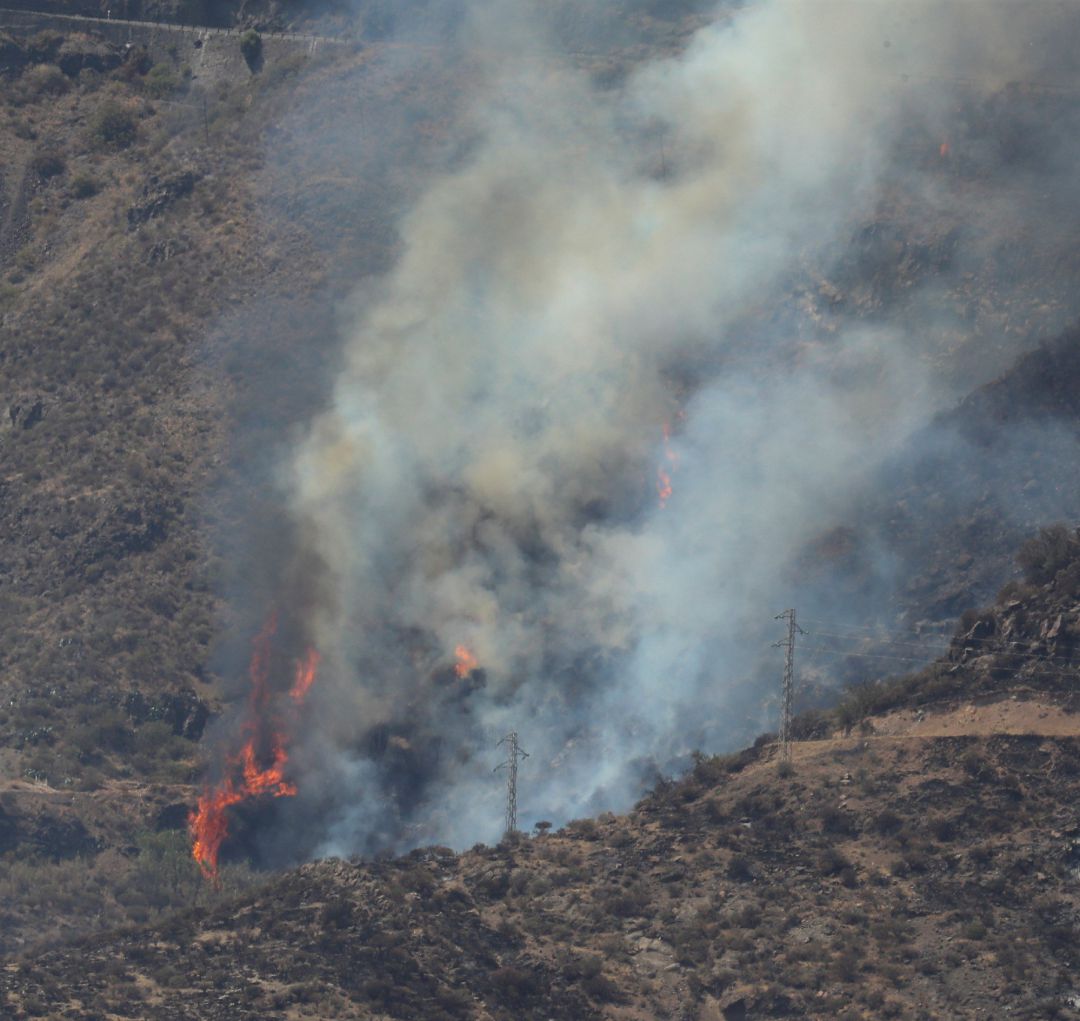 El fuego está acotado pero no controlado El fuego está acotado pero no controlado